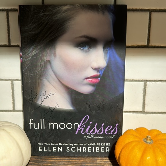 The Full Moon book series by Ellen Schreiber 3 pristine books for 1 low price! - Picture 5 of 10